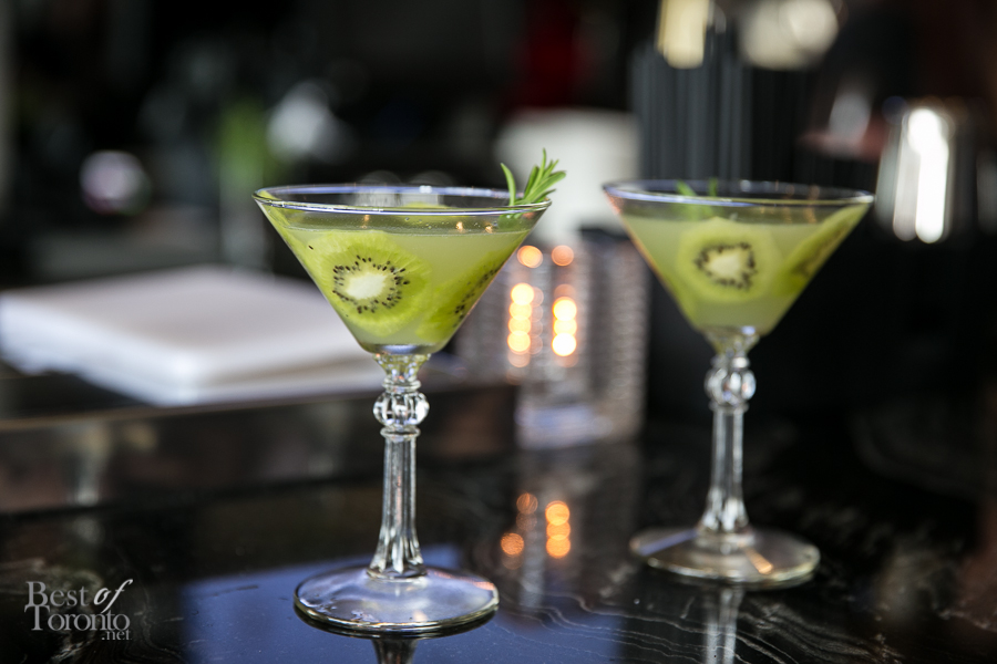 “The Botanist”, a refreshing cocktail with botanist gin, kiwi, lime and lavender bitters - great for hot summers!