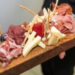 Wood board with DOP imported meats and cheeses (Photo: Photagonist)